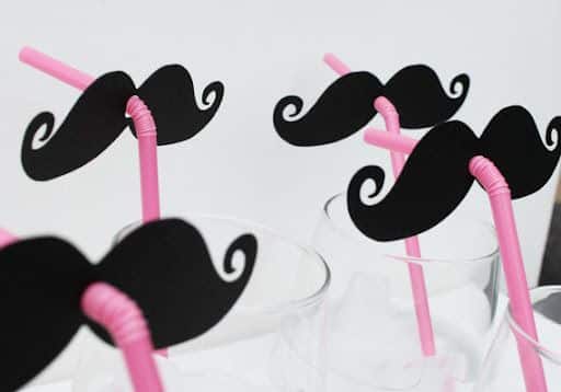 Les pailles moustaches pour des cocktails au poil !
