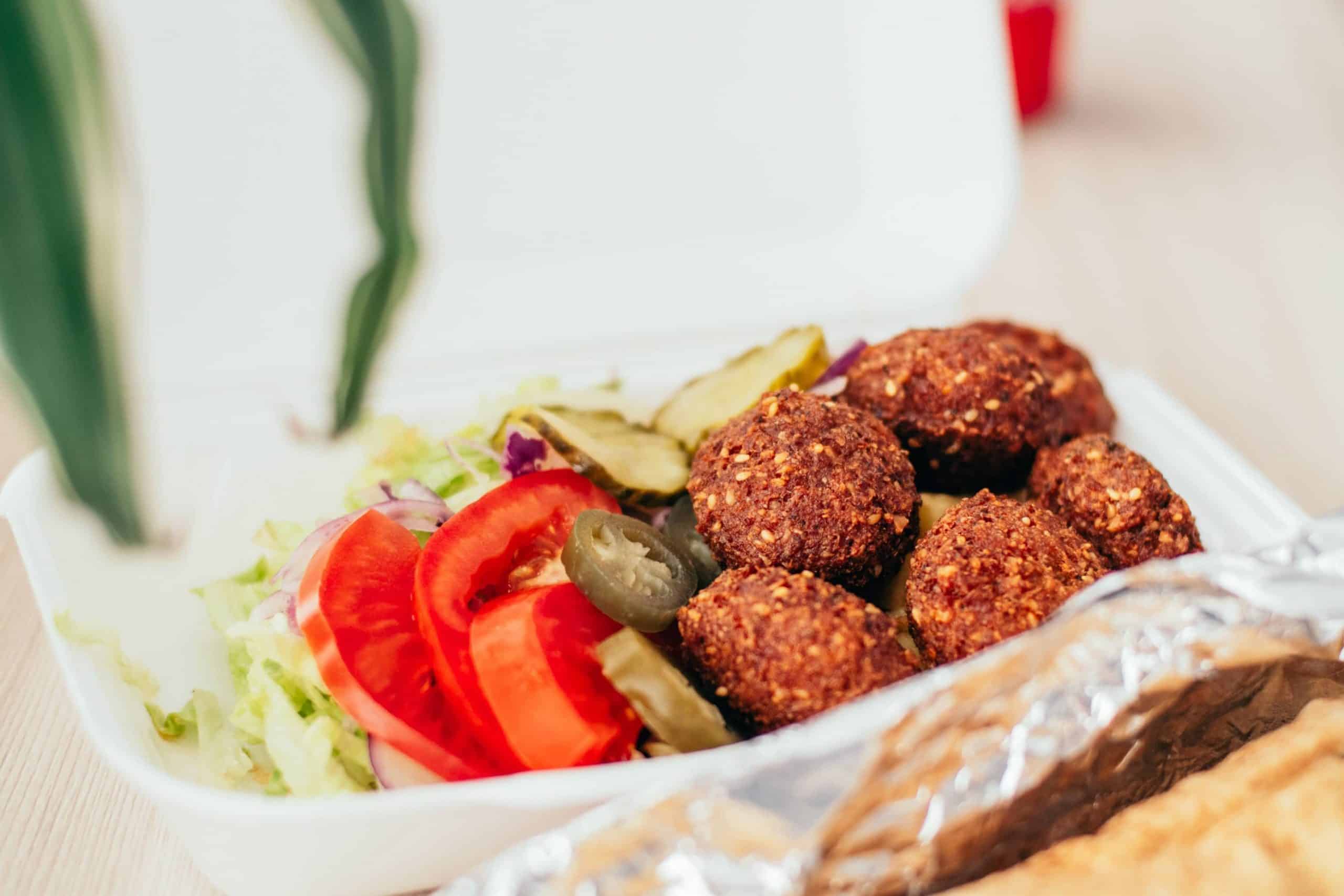 Avec quoi manger des falafels ?